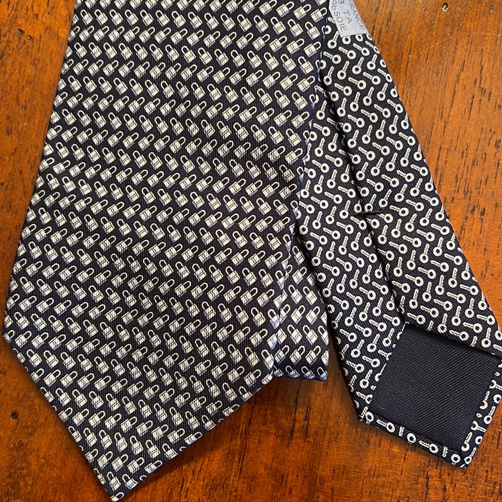 Hermès tie in EUC